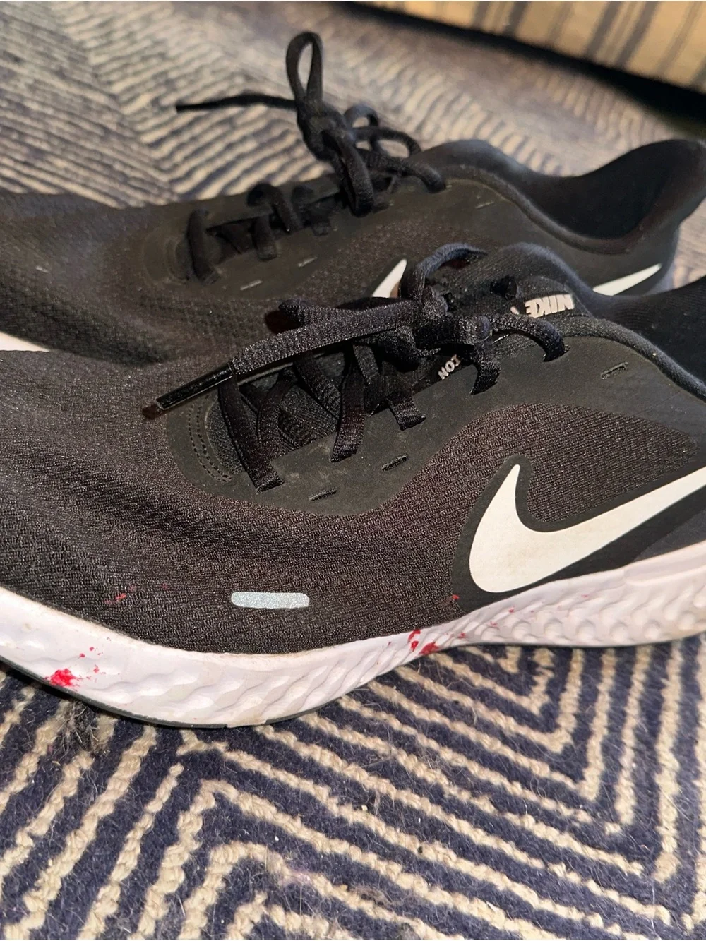 Nike Men's Black and White Athletic Running Shoes